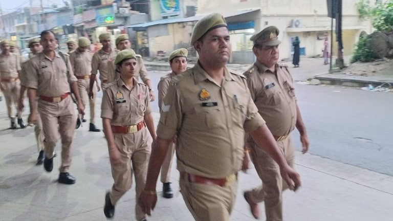 Saharanpur News: कांवड़ यात्रा और त्योहारों को लेकर सहारनपुर पुलिस अलर्ट, चप्पे-चप्पे पर बढ़ाई निगरानी कांवड़ यात्रा और त्योहारों को लेकर सहारनपुर पुलिस अलर्ट, चप्पे-चप्पे पर बढ़ाई निगरानी