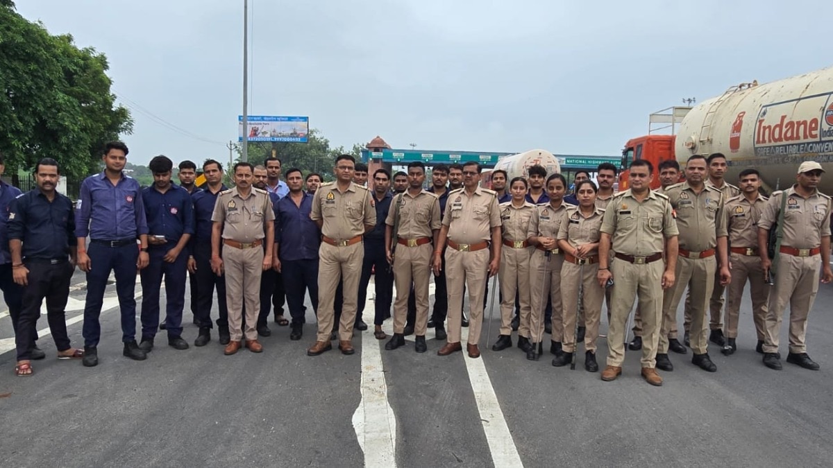 किसानों के दिल्ली मार्च को लेकर हाई अलर्ट, महुअन टोल पर पुलिस का पहरा, नहीं निकला कोई जत्था
