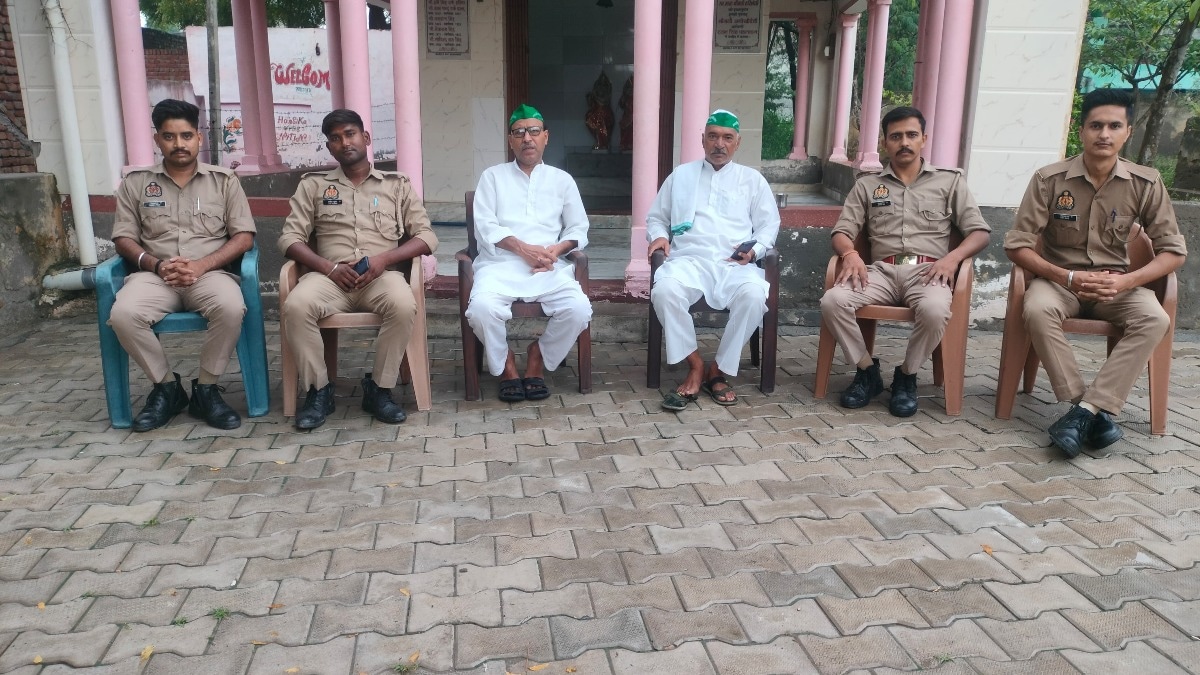 Mathura News: महापंचायत से पहले नजरबंद का आरोप, भाकियू (चढ़ूनी) ने पुलिस कार्रवाई पर उठाए सवाल महापंचायत से पहले नजरबंद का आरोप, भाकियू (चढ़ूनी) ने पुलिस कार्रवाई पर उठाए सवाल