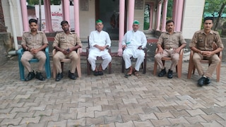 Mathura News: महापंचायत से पहले नजरबंद का आरोप, भाकियू (चढ़ूनी) ने पुलिस कार्रवाई पर उठाए सवाल महापंचायत से पहले नजरबंद का आरोप, भाकियू (चढ़ूनी) ने पुलिस कार्रवाई पर उठाए सवाल
