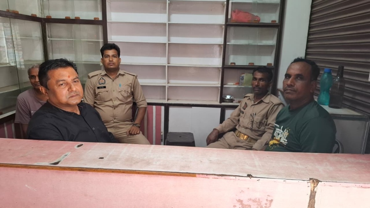 Chandauli News: राजभवन घेराव से पहले कांग्रेस के तीन नेता हाउस अरेस्ट, सरकार पर लोकतांत्रिक अधिकारों के हनन का आरोप 
