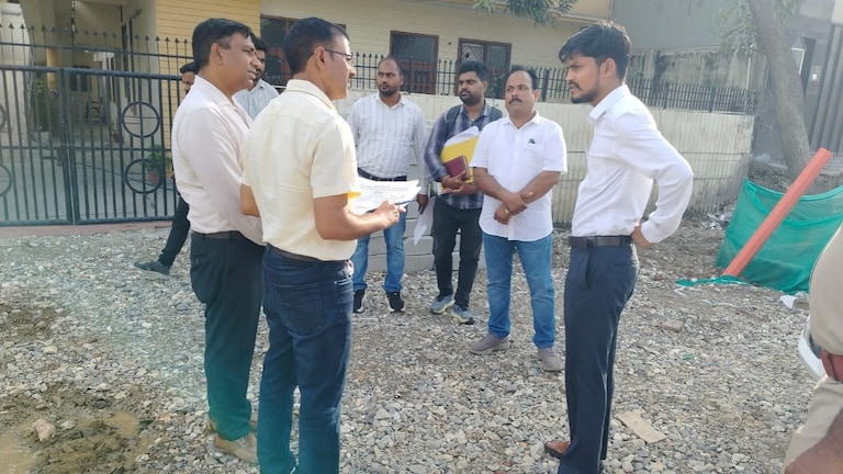 Saharanpur New: सीएम ग्रिड-2 परियोजना का नगर आयुक्त ने किया निरीक्षण, गुणवत्ता और समयबद्ध कार्य पर दिया जोर सीएम ग्रिड-2 परियोजना का नगर आयुक्त ने किया निरीक्षण, गुणवत्ता और समयबद्ध कार्य पर दिया जोर