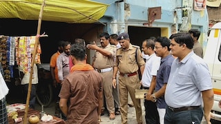 Chandauli News: मुगलसराय में चला अतिक्रमण हटाओ अभियान, सड़क पर दुकान लगाने वालों को प्रशासन की सख्त चेतावनी मुगलसराय में चला अतिक्रमण हटाओ अभियान, सड़क पर दुकान लगाने वालों को प्रशासन की सख्त चेतावनी