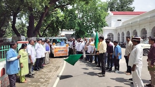 Ballia News: 3 लाख से ज्यादा पशुओं पर मंडरा रहा था खतरा, अब नहीं फैलेगा खुरपका-मुंहपका, हर गांव तक पहुंचेगी टीकाकरण टीम 3 लाख से ज्यादा पशुओं पर मंडरा रहा था खतरा, अब नहीं फैलेगा खुरपका-मुंहपका, हर गांव तक पहुंचेगी टीकाकरण टीम
