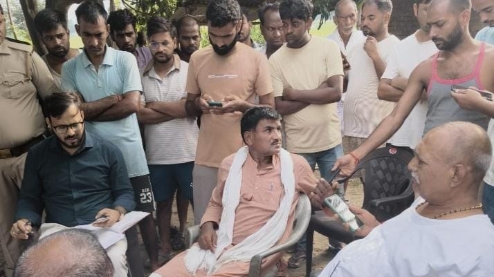 Ballia News: बलिया में दर्दनाक हादसा, खेत में टूटा 11 हजार वोल्ट का तार, बेटे को बचाने दौड़े पिता की भी करंट से मौत 