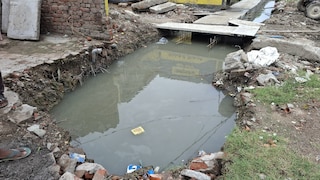 Chandauli News: गड्ढा खुला, जिम्मेदार खामोश, 8 फीट की खुदाई से बढ़ीं लोगों की परेशानियां गड्ढा खुला, जिम्मेदार खामोश, 8 फीट की खुदाई से बढ़ीं लोगों की परेशानियां