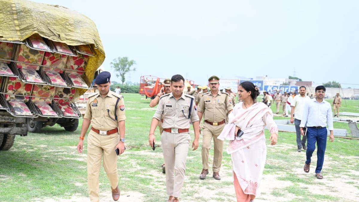 Fatehpur News: मुख्यमंत्री योगी के दौरे को लेकर फतेहपुर में हाई अलर्ट, डीएम-एसपी ने तैयारियों का लिया जायजा 