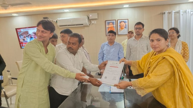 Gonda News: अब गांव बनेगा मेहमानों का ठिकाना, गोंडा को मिला पहला आधिकारिक होम स्टे, ग्रामीण पर्यटन को मिलेगी नई उड़ान अब गांव बनेगा मेहमानों का ठिकाना, गोंडा को मिला पहला आधिकारिक होम स्टे, ग्रामीण पर्यटन को मिलेगी नई उड़ान