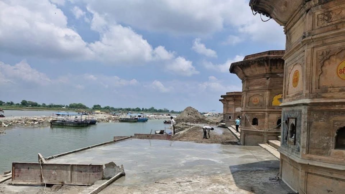 Mathura News: 8 साल की कानूनी जंग के बाद फिर अटका वृंदावन रिवर फ्रंट, 177 करोड़ की परियोजना पर क्यों उठे सवाल? 8 साल की कानूनी जंग के बाद फिर अटका वृंदावन रिवर फ्रंट, 177 करोड़ की परियोजना पर क्यों उठे सवाल?