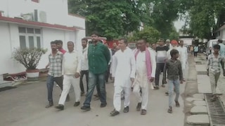 Sitapur News: सड़क की बदहाली पर ग्रामीणों का फूटा गुस्सा, डीएम को सौंपा ज्ञापन, एंबुलेंस भी नहीं पहुंच पा रही गांव सड़क की बदहाली पर ग्रामीणों का फूटा गुस्सा, डीएम को सौंपा ज्ञापन, एंबुलेंस भी नहीं पहुंच पा रही गांव
