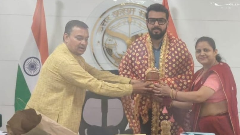 Mathura News: वार्ड 61 के विकास का 10 सूत्रीय ब्लूप्रिंट नगर आयुक्त को सौंपा, होली गेट पुलिया से गंगाजल तक उठीं मांगें