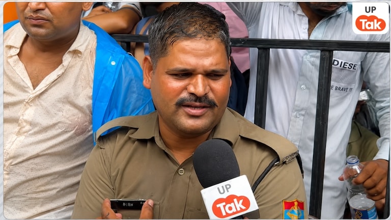 पुलिस की नौकरी छोड़ छात्रों के समर्थन में जंतर-मंतर पहुंचे सिपाही शेर सिंह ने कह दी ये बड़ी बात Constable Sher Singh