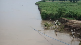 Barabanki Flood News: खतरे के लाल निशान से नीचे लौटी घाघरा, वार्निंग लेवल पर पहुंचा जलस्तर, शारदा व गिरिजा बैराज से छोड़ा गया पानी बाराबंकी में घाघरा नदी का जलस्तर खतरे के निशान से नीचे, शारदा-गिरिजा बैराज से छोड़े गए पानी से बढ़ी चिंता