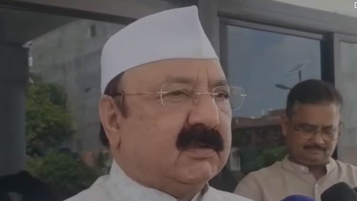 Amethi News: धर्मेंद्र प्रधान के इस्तीफे पर सांसद किशोरी लाल का बड़ा बयान, देर आए, दुरुस्त आए, शिक्षा मंत्री का इस्तीफा छात्रों के आंदोलन की जीत धर्मेंद्र प्रधान के इस्तीफे पर सांसद किशोरी लाल का बड़ा बयान: देर आए, दुरुस्त आए, शिक्षा मंत्री का इस्तीफा छात्रों के आंदोलन की जीत