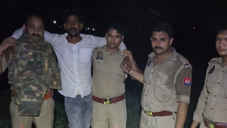 Ballia Encounter News: गोली, घेराबंदी और गिरफ्तारी, बलिया में गौ तस्कर और पुलिस के बीच मुठभेड़, दो गिरफ्तार गोली, घेराबंदी और गिरफ्तारी, बलिया में गौ तस्कर और पुलिस के बीच मुठभेड़, दो गिरफ्तार