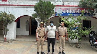 Saharanpur Crime News: गंगोह पटाखा फैक्ट्री विस्फोट मामले में फैक्ट्री संचालक गिरफ्तार, लापरवाही से हुई थी दो मजदूरों की मौत गंगोह पटाखा फैक्ट्री विस्फोट मामले में फैक्ट्री संचालक गिरफ्तार, लापरवाही से हुई थी दो मजदूरों की मौत