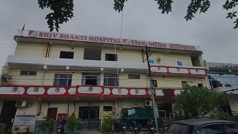 Amethi News: युवक की मौत पर स्वास्थ्य विभाग सख्त, शिव शक्ति हॉस्पिटल का लाइसेंस 90 दिन के लिए निलंबित युवक की मौत पर स्वास्थ्य विभाग सख्त, शिव शक्ति हॉस्पिटल का लाइसेंस 90 दिन के लिए निलंबित