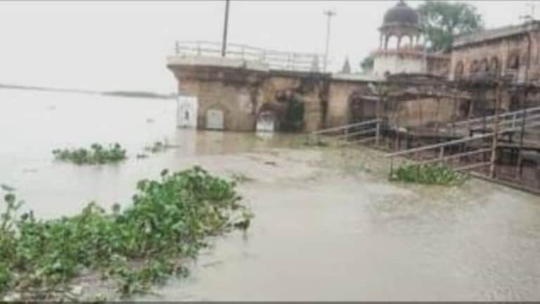 Raebareli News: गंगा के बढ़ते जलस्तर से डलमऊ में बाढ़ का खतरा गहराया, घाट डूबे, सैकड़ों बीघा फसल जलमग्न गंगा के बढ़ते जलस्तर से डलमऊ में बाढ़ का खतरा गहराया, घाट डूबे, सैकड़ों बीघा फसल जलमग्न