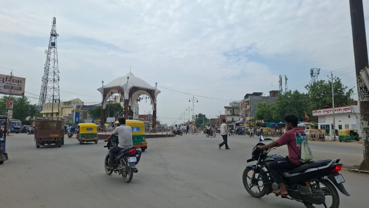Chandauli Weather News: बादलों की आवाजाही के बीच उमस ने बढ़ाई परेशानी, 28 डिग्री तापमान के बावजूद गर्मी से लोग बेहाल बादलों की आवाजाही के बीच उमस ने बढ़ाई परेशानी, 28 डिग्री तापमान के बावजूद गर्मी से लोग बेहाल