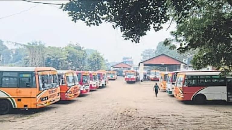 Raebareli News: रायबरेली का मॉडल बस स्टेशन अधूरा, डेडलाइन बीतने के बाद भी यात्रियों को नहीं मिली आधुनिक सुविधाएं रायबरेली का मॉडल बस स्टेशन अधूरा, डेडलाइन बीतने के बाद भी यात्रियों को नहीं मिली आधुनिक सुविधाएं