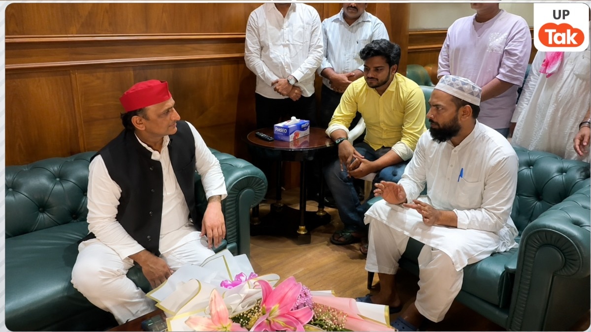 Mohammad Junaid and Akhilesh Yadav Meeting