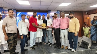 Saharanpur News: मां शाकुंभरी देवी विश्वविद्यालय में BHL टीम को मिला ‘यूथ आइकॉन अवार्ड’, 135 बार रक्तदान करने वाले मुदस्सिर नदीम का सम्मान मां शाकुंभरी देवी विश्वविद्यालय में BHL टीम को मिला ‘यूथ आइकॉन अवार्ड’, 135 बार रक्तदान करने वाले मुदस्सिर नदीम का सम्मान