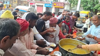 Chandauli News: गुरु पूर्णिमा, पड़ाव में श्रद्धा-भक्ति के साथ मनाया गया गुरु पूर्णिमा महोत्सव, हजारों श्रद्धालुओं ने ग्रहण किया प्रसाद गुरु पूर्णिमा, पड़ाव में श्रद्धा-भक्ति के साथ मनाया गया गुरु पूर्णिमा महोत्सव, हजारों श्रद्धालुओं ने ग्रहण किया प्रसाद