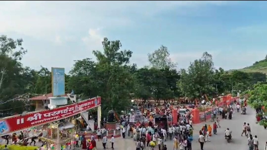 Mirzapur News: गुरु पूर्णिमा पर परमहंस आश्रम सक्तेशगढ़ में उमड़ा आस्था का सैलाब, देशभर से पहुंचे लाखों श्रद्धालु 
