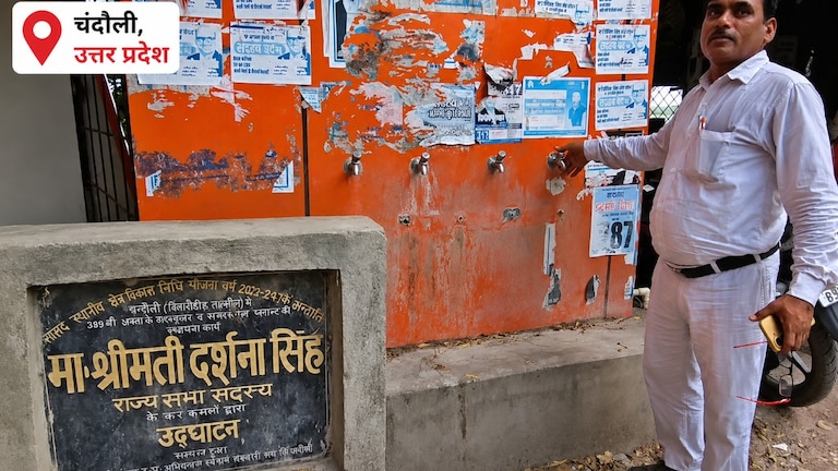 Chandauli News: खतौनी से लेकर मूलभूत सुविधाओं तक अव्यवस्था, अधिवक्ताओं ने तहसील प्रशासन के खिलाफ खोला मोर्चा खतौनी से लेकर मूलभूत सुविधाओं तक अव्यवस्था, अधिवक्ताओं ने तहसील प्रशासन के खिलाफ खोला मोर्चा