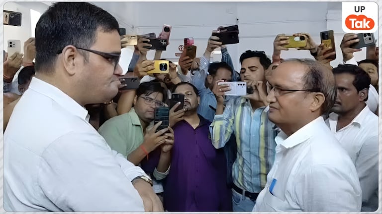 IAS रिंकू सिंह राही ने उरई नगर पालिका पर मारा छापा! जांच अभिलेख न देने पर EO से हुई तीखी बहस, जब्त किए ये दस्तावेज UP Tak