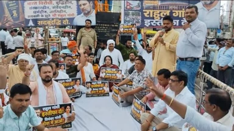 Raebareli News: रायबरेली में राहुल-प्रियंका के खिलाफ धरना, मंत्री दिनेश प्रताप सिंह ने उठाई इस्तीफे की मांग रायबरेली में राहुल-प्रियंका के खिलाफ धरना, मंत्री दिनेश प्रताप सिंह ने उठाई इस्तीफे की मांग