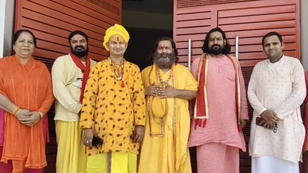 Mathura News: शादाब चौहान के कांवड़ यात्रा वाले बयान पर संत समाज में उबाल, कार्रवाई की उठी मांग