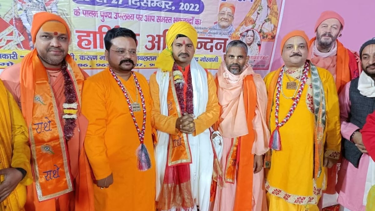 Mathura News: भारत में रहना होगा तो भारत माता की जय बोलना होगा- मौलाना सिराज खान के बयान पर बृज के संत समाज में आक्रोश भारत में रहना होगा तो भारत माता की जय बोलना होगा- मौलाना सिराज खान के बयान पर बृज के संत समाज में आक्रोश