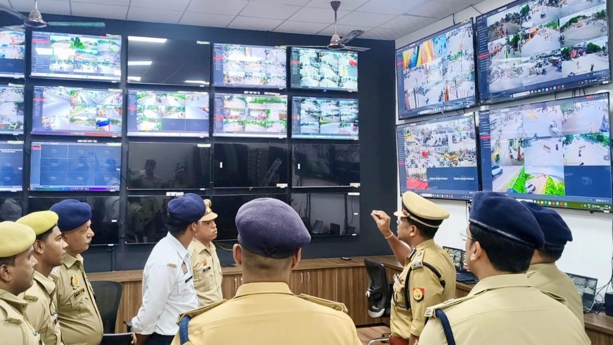 कांवड़ यात्रा को लेकर सहारनपुर पुलिस अलर्ट, डीआईजी अभिषेक सिंह ने कंट्रोल रूम का किया निरीक्षण