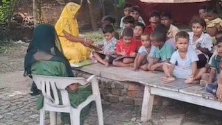 Chandauli News: आंगनबाड़ी भवन पर उठे सवाल, ईशान मिल्की ने जांच की मांग के साथ बच्चों के लिए आधा बीघा जमीन दान की पेशकश आंगनबाड़ी भवन पर उठे सवाल, ईशान मिल्की ने जांच की मांग के साथ बच्चों के लिए आधा बीघा जमीन दान की पेशकश