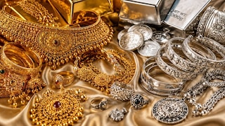 Mathura Gold Silver Price Today: त्योहारी सीजन की दस्तक से चमका सर्राफा बाजार, महंगे सोने-चांदी के बीच बढ़ी ग्राहकों की भीड़ त्योहारी सीजन की दस्तक से चमका सर्राफा बाजार, महंगे सोने-चांदी के बीच बढ़ी ग्राहकों की भीड़