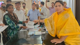 Gonda News: एक आदेश, बड़ी राहत, डीएम की त्वरित कार्रवाई से किडनी मरीज महिला को मिला अन्त्योदय कार्ड एक आदेश, बड़ी राहत, डीएम की त्वरित कार्रवाई से किडनी मरीज महिला को मिला अन्त्योदय कार्ड