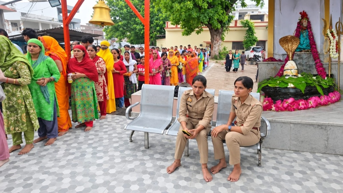 Raebareli News: सावन का पहला सोमवार, ‘हर-हर महादेव’ के जयकारों से शिवमय हुई रायबरेली, जगमोहनेश्वर मंदिर में उमड़ा आस्था का सैलाब