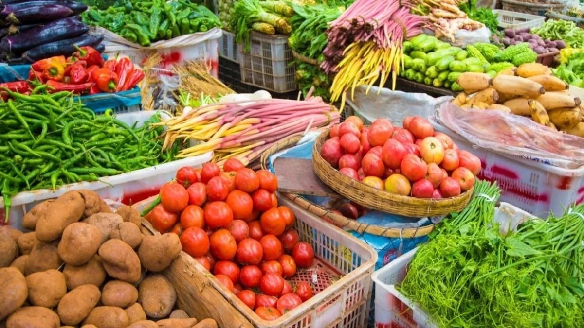  मौसम की मार, रायबरेली में आवक घटने से रसोई का बजट बिगड़ा, पाव भर और आधा किलो पर सिमटी ग्राहकों की खरीदारी