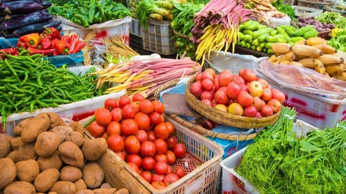 Raebareli Mandi Bhav Today: मौसम की मार, रायबरेली में आवक घटने से रसोई का बजट बिगड़ा, पाव भर और आधा किलो पर सिमटी ग्राहकों की खरीदारी मौसम की मार, रायबरेली में आवक घटने से रसोई का बजट बिगड़ा, पाव भर और आधा किलो पर सिमटी ग्राहकों की खरीदारी