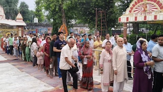 Saharanpur News: सावन के पहले सोमवार पर भूतेश्वर महादेव मंदिर में उमड़ा आस्था का सैलाब, हजारों श्रद्धालुओं ने किया जलाभिषेक सावन के पहले सोमवार पर भूतेश्वर महादेव मंदिर में उमड़ा आस्था का सैलाब, हजारों श्रद्धालुओं ने किया जलाभिषेक