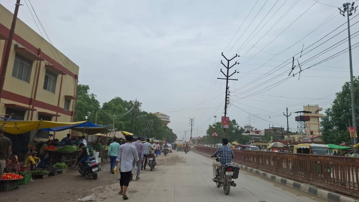  मुगलसराय में बादलों की आवाजाही के बीच उमस ने बढ़ाई परेशानी, 30 डिग्री रहा तापमान