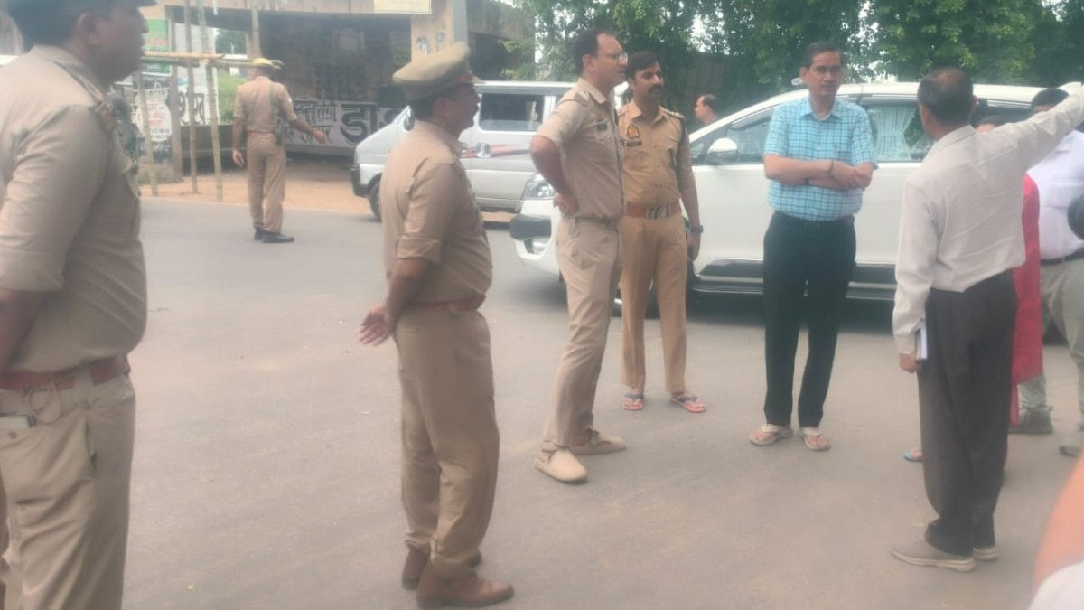 Mathura News: कांवड़ यात्रा की तैयारियों का डीएम-एसएसपी ने लिया जायजा, अधिकारियों को दिए सख्त निर्देश