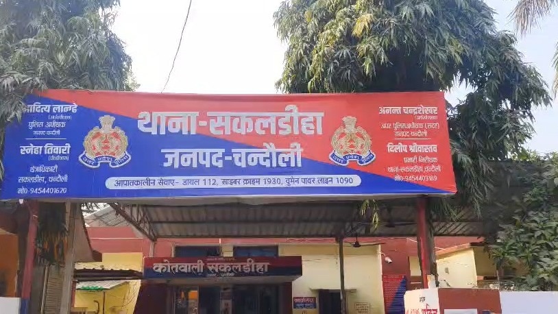 Chandauli News: दूध लेकर डेयरी जा रहे अधेड़ पर जानलेवा हमला, पुरानी रंजिश में लाठी-डंडों से पीटा, चार नामजद समेत छह पर मुकदमा