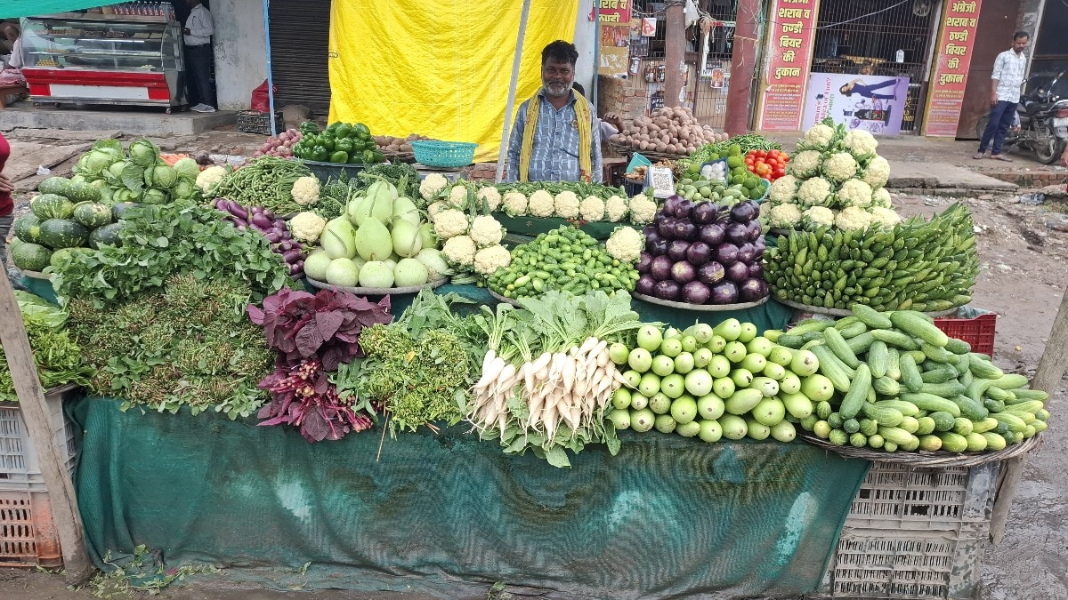 Chandauli Mandi Bhav Today: मंडी में सब्जियों के दाम में उतार-चढ़ाव, आलू-प्याज और हरी मिर्च के भाव चढ़े, जानिए आज का रेट