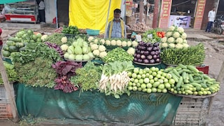 Chandauli Mandi Bhav Today: मंडी में सब्जियों के दाम में उतार-चढ़ाव, आलू-प्याज और हरी मिर्च के भाव चढ़े, जानिए आज का रेट मंडी में सब्जियों के दाम में उतार-चढ़ाव, आलू-प्याज और हरी मिर्च के भाव चढ़े, जानिए आज का रेट