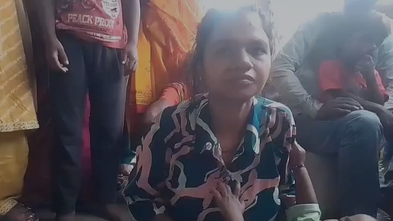Amethi Crime : अंकित हत्याकांड, दो बच्चों को लेकर ससुराल पहुंची पत्नी, फूट-फूटकर बोली- 'सुखई यादव को फांसी या गोली मारो