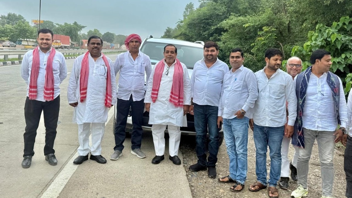 Amethi News : अनुमति पर सियासत तेज, अमेठी से सपा का काफिला लखनऊ रवाना, सरकार पर लगाया अपमान का आरोप