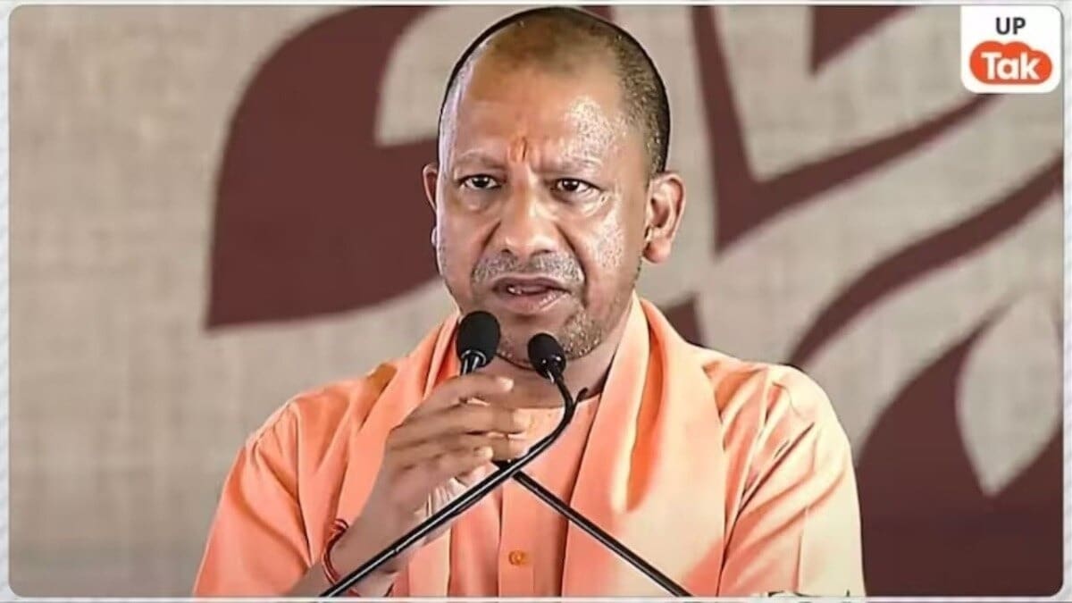 CM योगी बोले- हर घर तिरंगा जनआंदोलन बने, हर घर पर सम्मानपूर्वक फहरे राष्ट्रध्वज मुख्यमंत्री योगी आदित्यनाथ (File Photo)