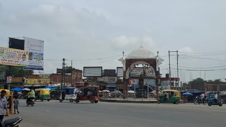 Chandauli Weather News: बारिश का इंतजार, उमस का वार, बादलों और धूप के बीच पसीने-पसीने हुए लोग बारिश का इंतजार, उमस का वार, बादलों और धूप के बीच पसीने-पसीने हुए लोग